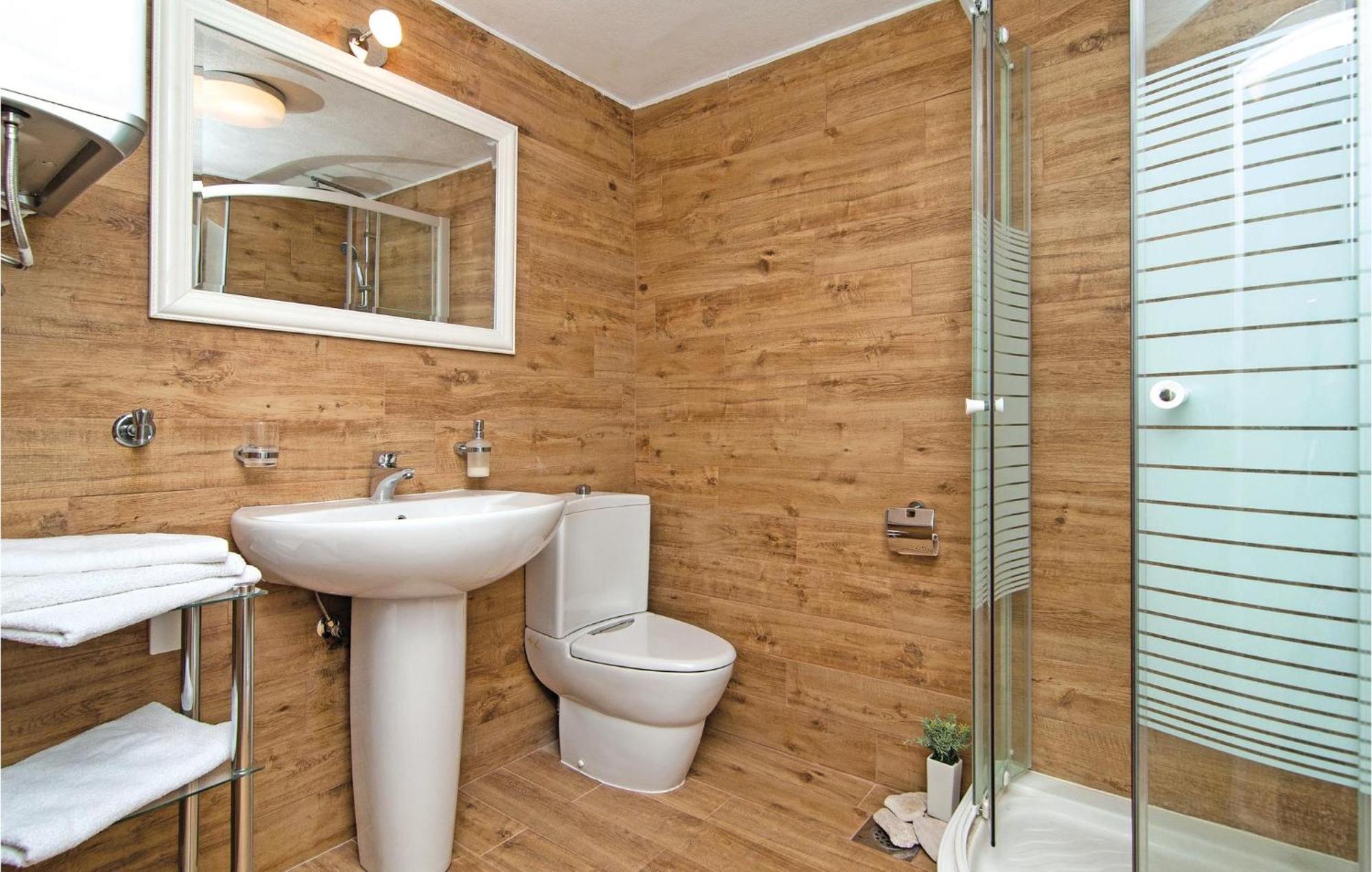 3 Bedroom Cozy Home In Supetar Kültér fotó