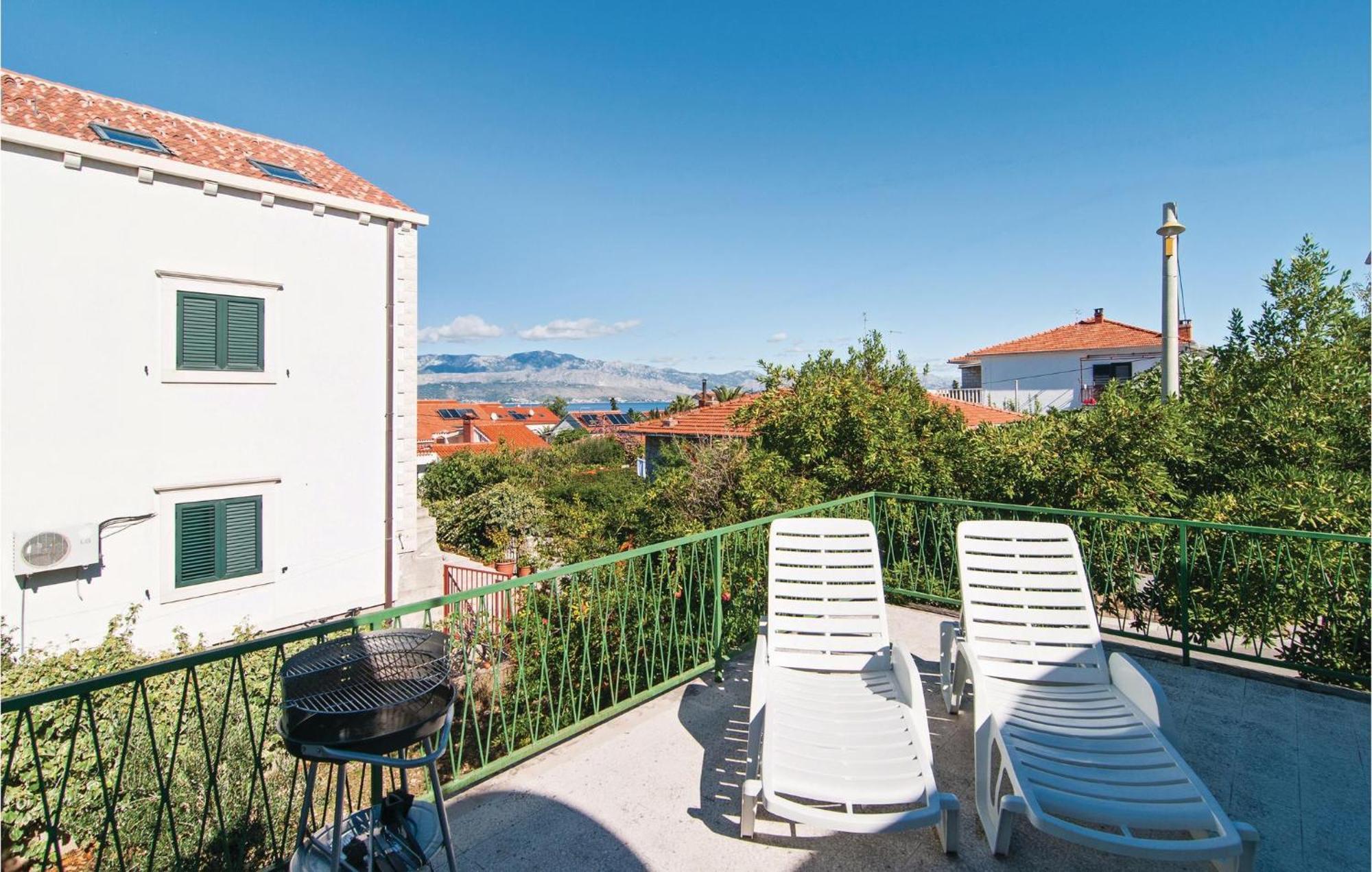 3 Bedroom Cozy Home In Supetar Kültér fotó