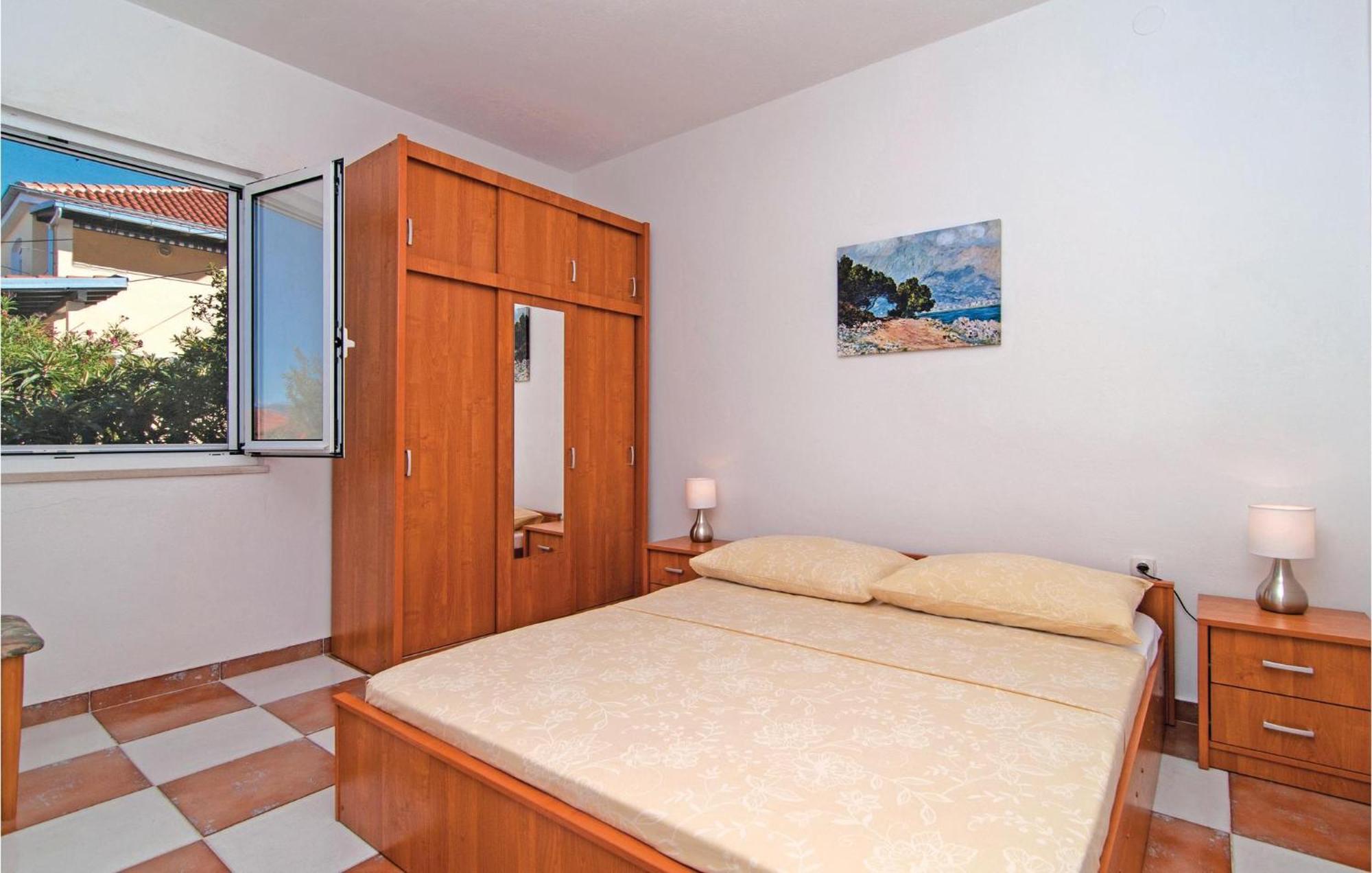 3 Bedroom Cozy Home In Supetar Kültér fotó