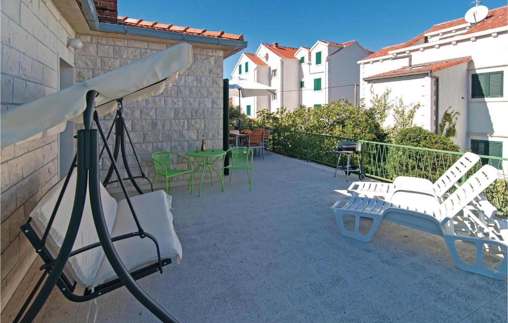 3 Bedroom Cozy Home In Supetar Kültér fotó