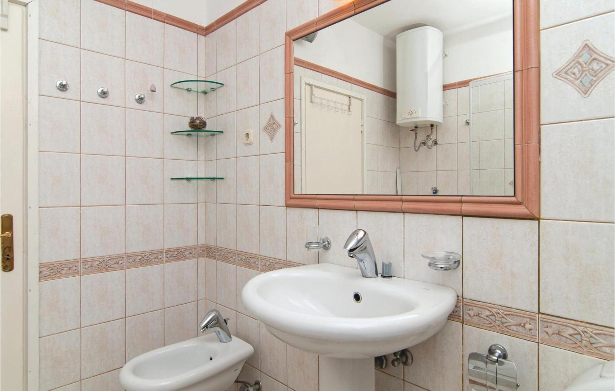 3 Bedroom Cozy Home In Supetar Kültér fotó